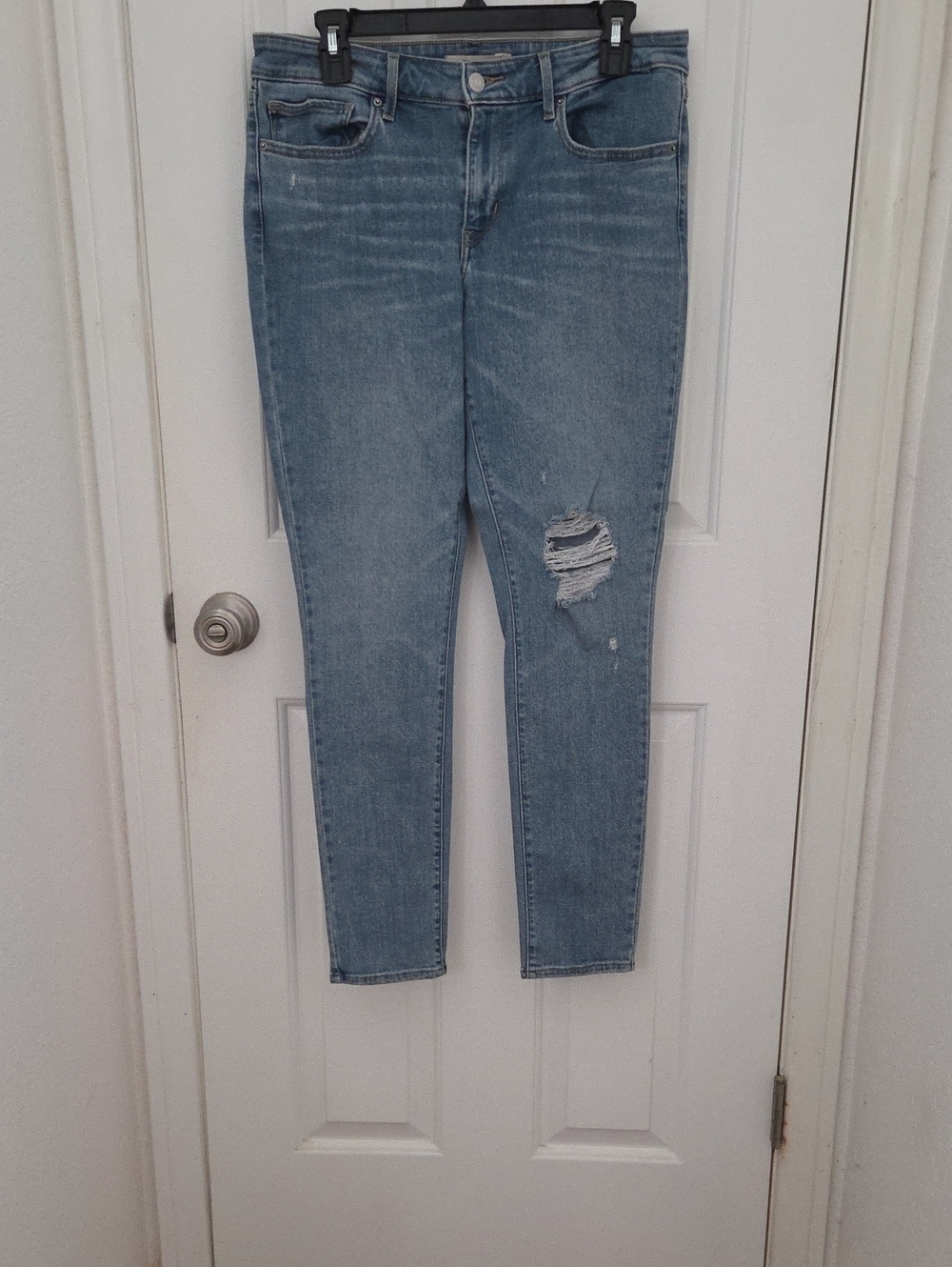 Levis Light Blue Distressed Women’s Jeans - slim fit